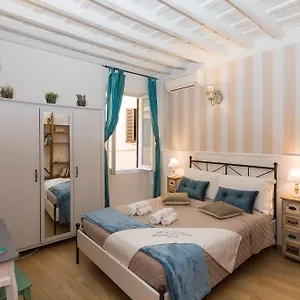 https://boutique-domus-navona-librari.it-romehotels.com